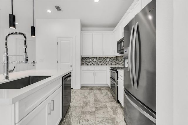 582 Parsons Way ., Deerfield Beach, FL 33442