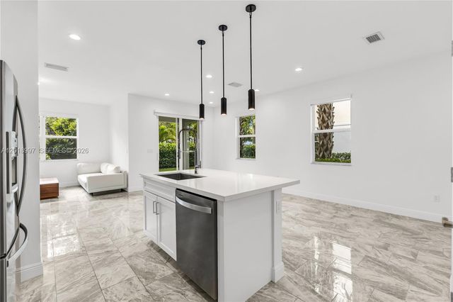 582 Parsons Way ., Deerfield Beach, FL 33442
