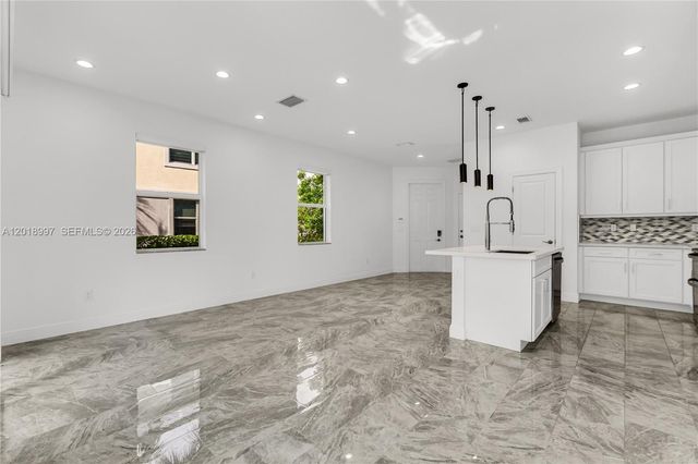 582 Parsons Way ., Deerfield Beach, FL 33442
