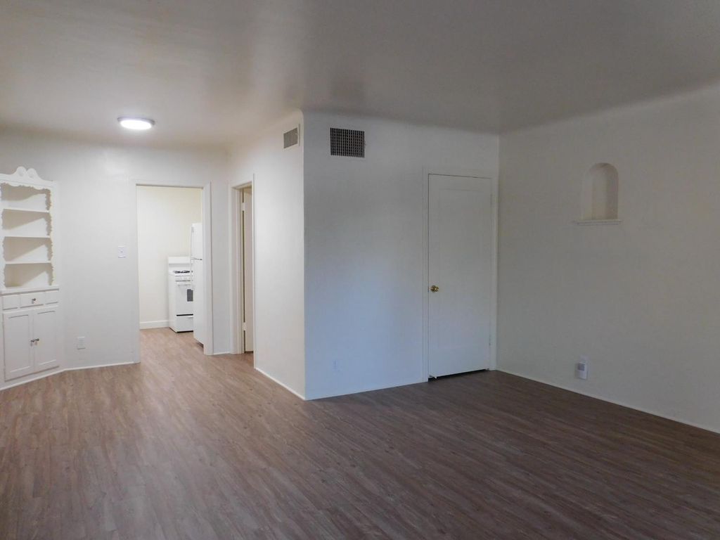 Image 2 of property listing at 1354 N Van Ness, Fresno, CA 93728