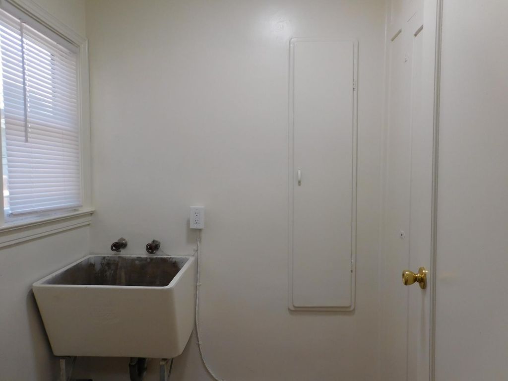 Image 9 of property listing at 1354 N Van Ness, Fresno, CA 93728