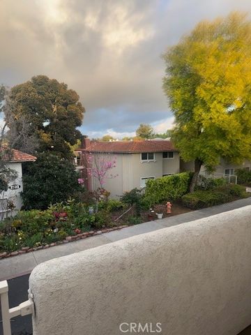 2210 Via Mariposa C, Laguna Woods, CA 92637