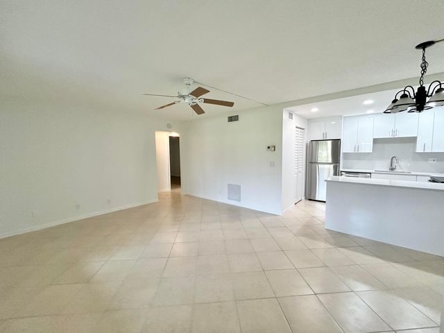 418 Pine Glen Lane C-1, Greenacres, FL 33463