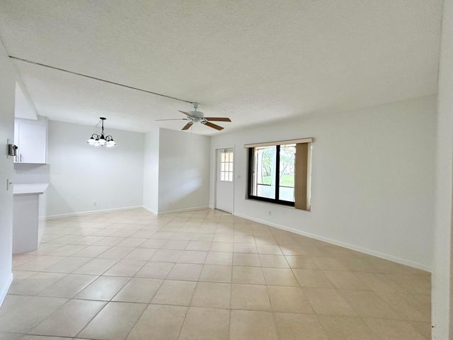 418 Pine Glen Lane C-1, Greenacres, FL 33463