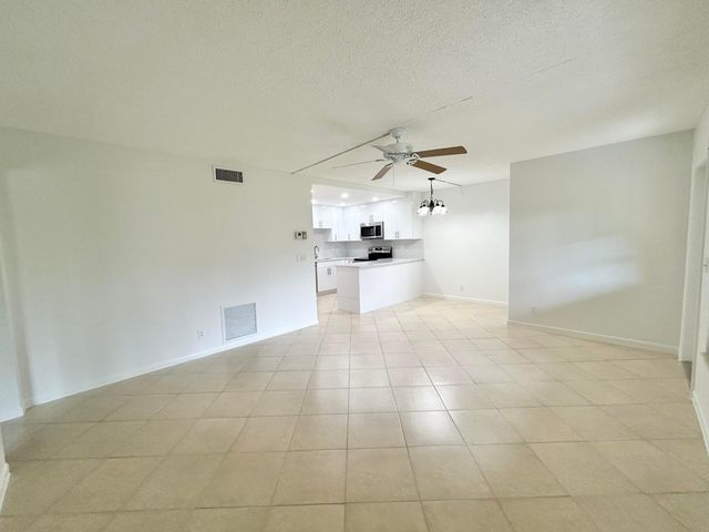 418 Pine Glen Lane C-1, Greenacres, FL 33463