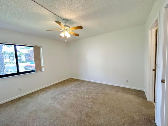 418 Pine Glen Lane C-1, Greenacres, FL 33463