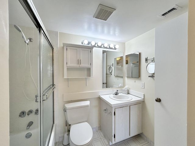 418 Pine Glen Lane C-1, Greenacres, FL 33463