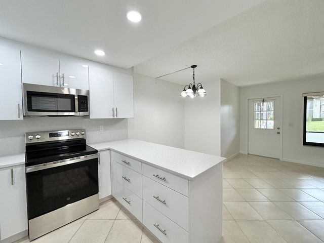 418 Pine Glen Lane C-1, Greenacres, FL 33463