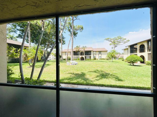 418 Pine Glen Lane C-1, Greenacres, FL 33463
