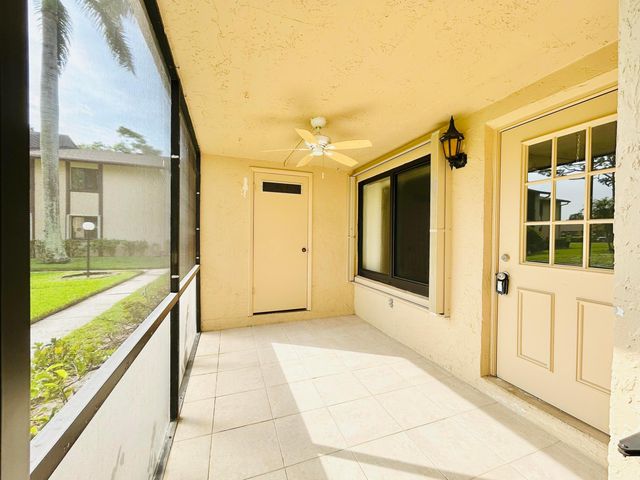 418 Pine Glen Lane C-1, Greenacres, FL 33463