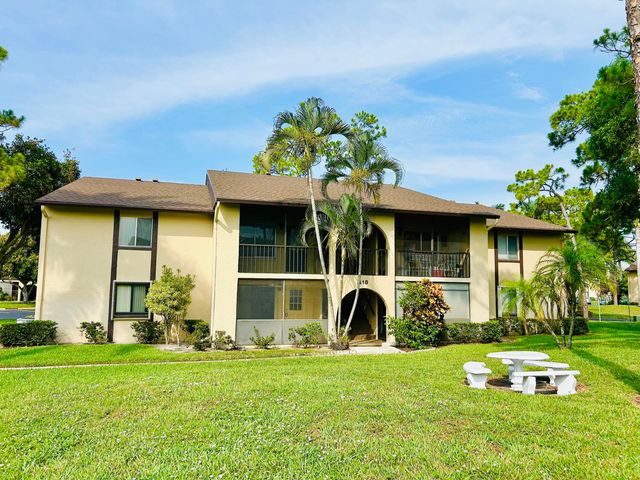 418 Pine Glen Lane C-1, Greenacres, FL 33463