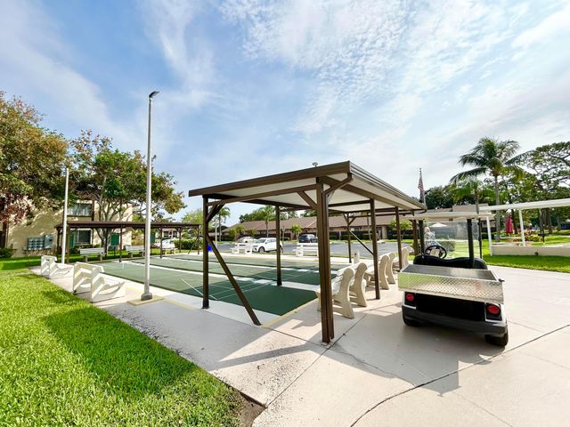 418 Pine Glen Lane C-1, Greenacres, FL 33463