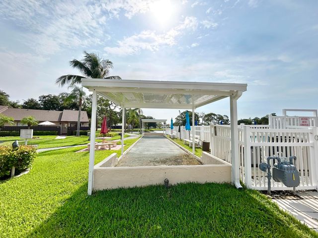 418 Pine Glen Lane C-1, Greenacres, FL 33463