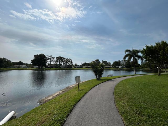 418 Pine Glen Lane C-1, Greenacres, FL 33463
