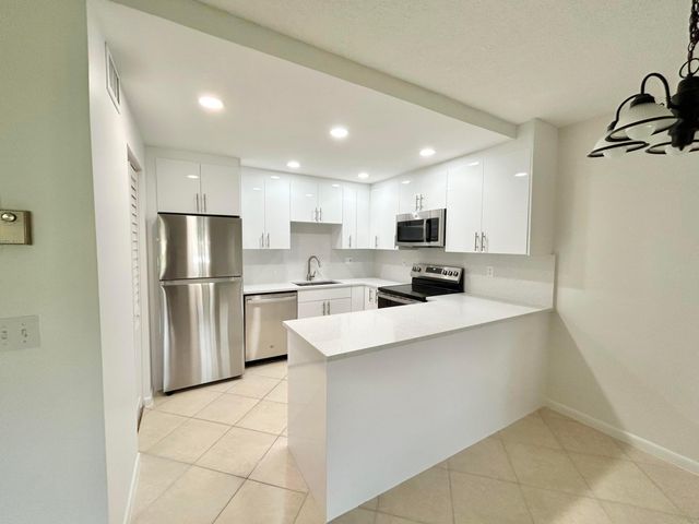 418 Pine Glen Lane C-1, Greenacres, FL 33463