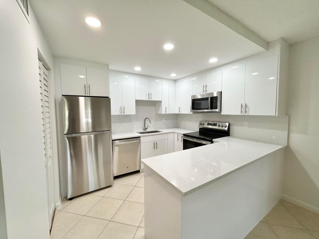 418 Pine Glen Lane C-1, Greenacres, FL 33463
