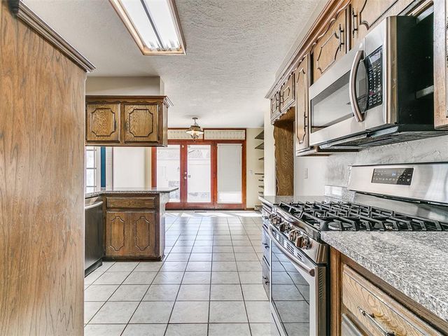 6304 Lansbrook Lane, Oklahoma City, OK 73132