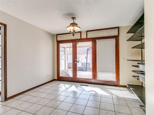 6304 Lansbrook Lane, Oklahoma City, OK 73132
