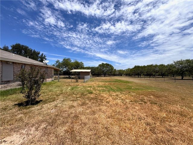 296 County Road 1601, Alice, TX 78332