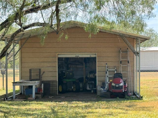 296 County Road 1601, Alice, TX 78332