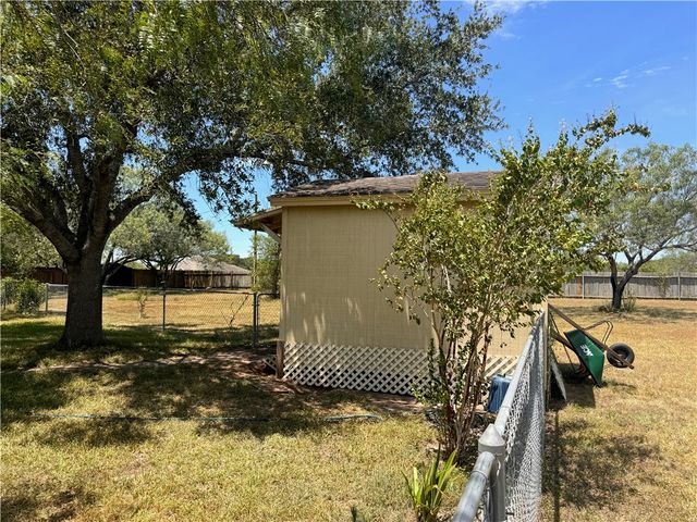 296 County Road 1601, Alice, TX 78332