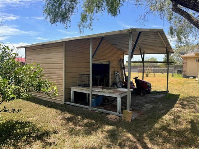 296 County Road 1601, Alice, TX 78332