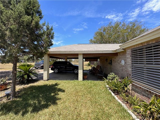 296 County Road 1601, Alice, TX 78332