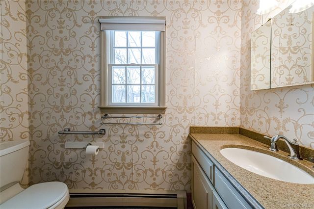 2 Sea View Lane, Mount Sinai, NY 11766