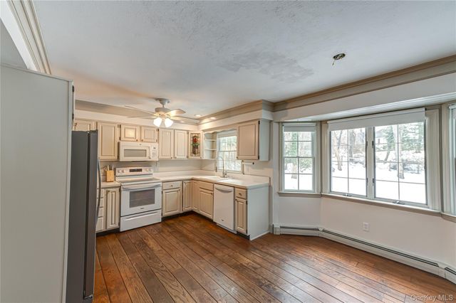 2 Sea View Lane, Mount Sinai, NY 11766