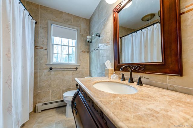 2 Sea View Lane, Mount Sinai, NY 11766