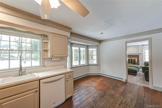 2 Sea View Lane, Mount Sinai, NY 11766