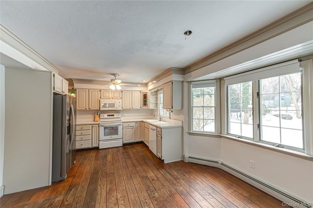 2 Sea View Lane, Mount Sinai, NY 11766