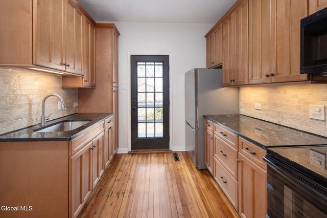 18 Fairlawn Avenue, Albany, NY 12203