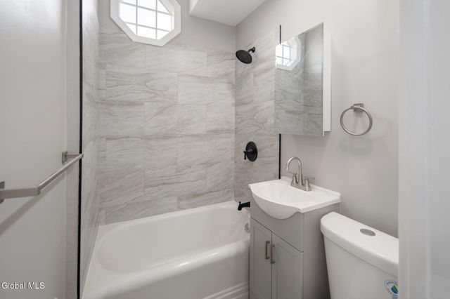 18 Fairlawn Avenue, Albany, NY 12203