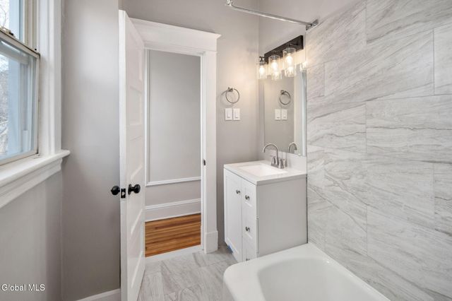 18 Fairlawn Avenue, Albany, NY 12203