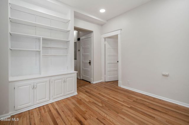 18 Fairlawn Avenue, Albany, NY 12203