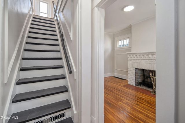 18 Fairlawn Avenue, Albany, NY 12203