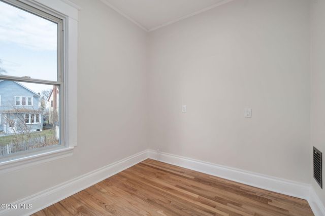 18 Fairlawn Avenue, Albany, NY 12203