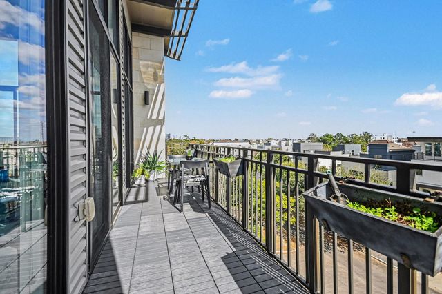 4820 Caroline Street 501, Houston, TX 77004