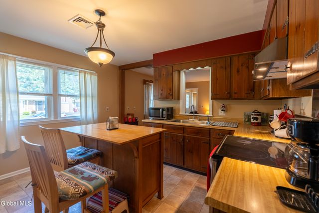 4 Leo Street, Queensbury, NY 12804