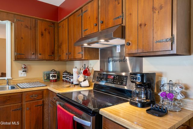 4 Leo Street, Queensbury, NY 12804