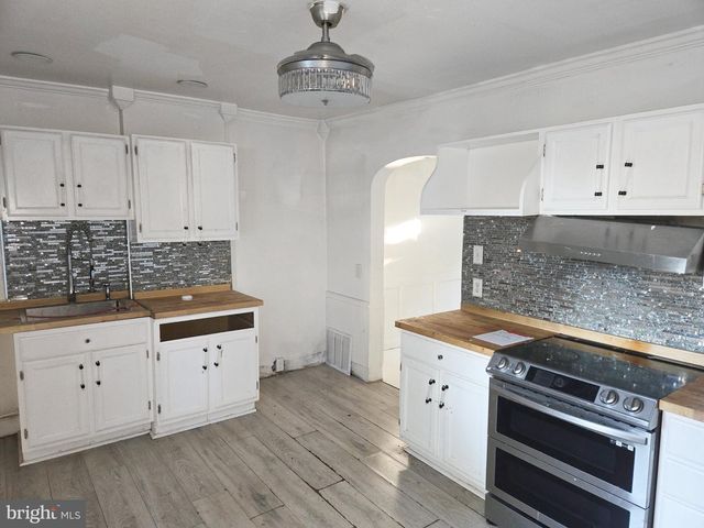 407 PARIS, Brooklawn, NJ 08030