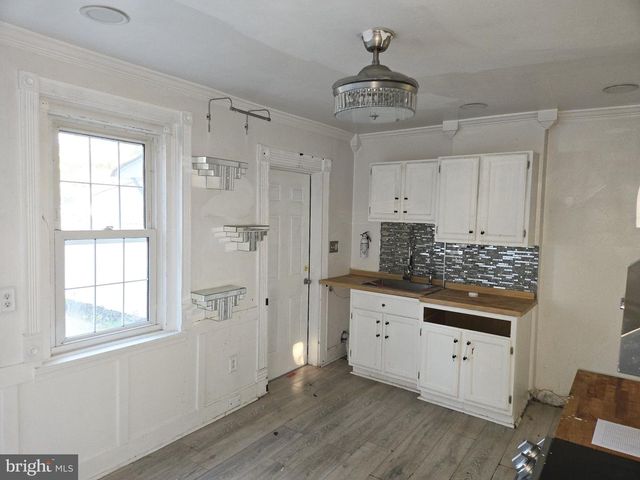 407 PARIS, Brooklawn, NJ 08030