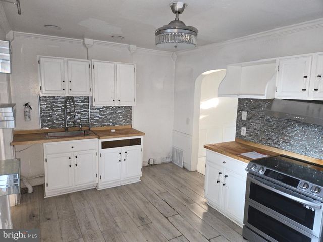 407 PARIS, Brooklawn, NJ 08030