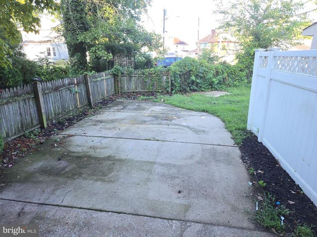 407 PARIS, Brooklawn, NJ 08030