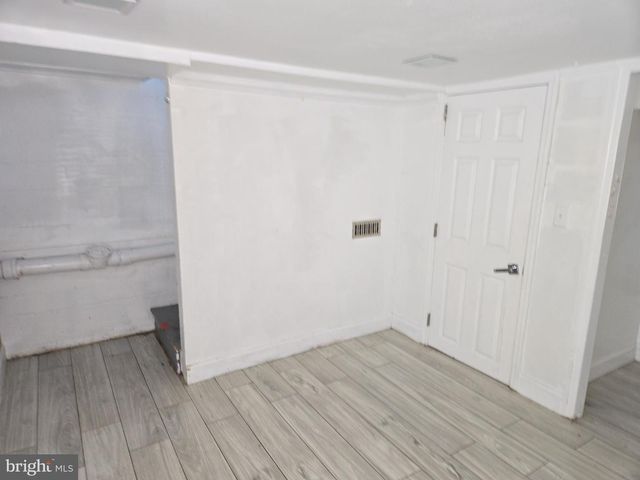 407 PARIS, Brooklawn, NJ 08030