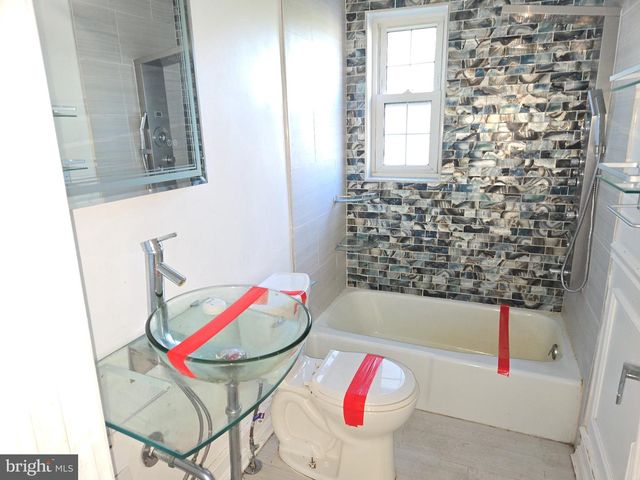 407 PARIS, Brooklawn, NJ 08030