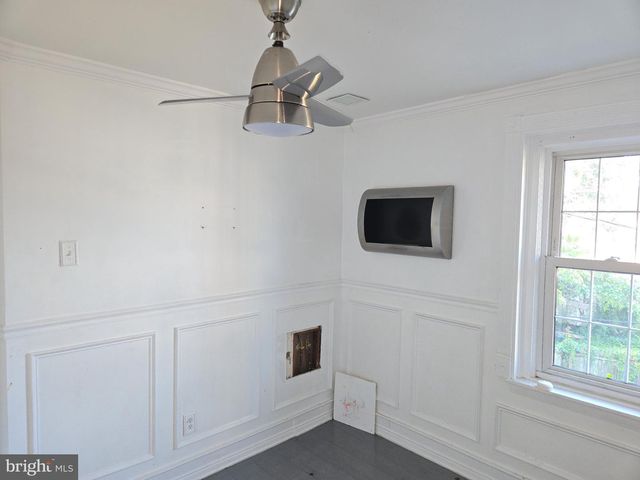 407 PARIS, Brooklawn, NJ 08030