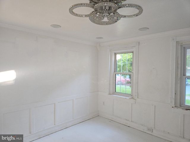 407 PARIS, Brooklawn, NJ 08030