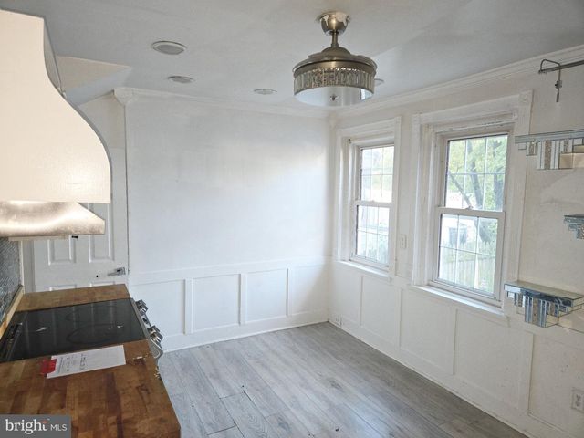 407 PARIS, Brooklawn, NJ 08030